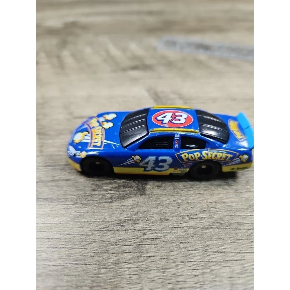 Nascar Richard Petty  43 Pop Secret Diecast 1/64 Mattel Loose Toy Car